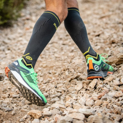 Chaussettes Trail compression gris/jaune